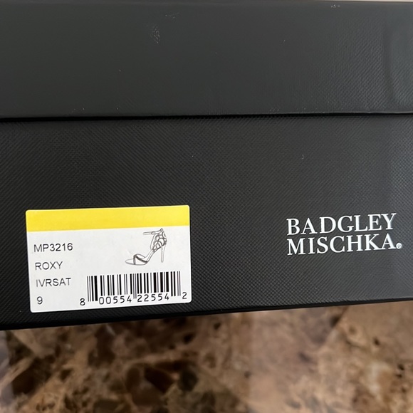 Badgley Mischka Roxy Ivory Satin Open Toe Ankle Strap Heels Size 9 Reg. $235 - Picture 10 of 12